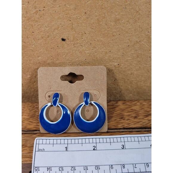 Vintage Blue and White Dangle Earrings - Picture 2 of 5